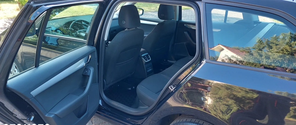 Skoda Octavia cena 44900 przebieg: 183500, rok produkcji 2018 z Sierpc małe 562